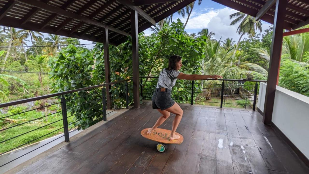 Drivethru Hostel Polhena エクステリア 写真